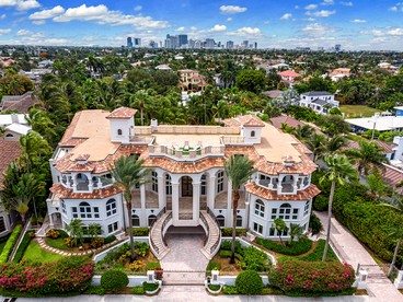 Luxury Waterfront Mansion with Rooftop Terrace near Las Olas, Fort Lauderdale FL - Fort Lauderdale, Florida - glamping.directory