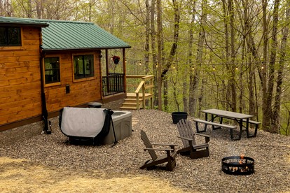 Cozy Log Cabin with a Hot Tub near Seneca Rocks, West Virginia - Perfect for a Romantic Glamping Getaway to the Mountains - Riverton, West Virginia - glamping.directory