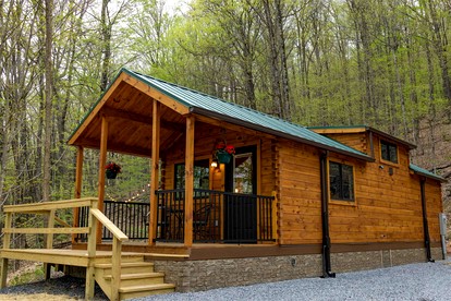 Cozy Log Cabin with a Hot Tub near Seneca Rocks, West Virginia - Perfect for a Romantic Glamping Getaway to the Mountains - glamping.directory