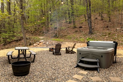 Cozy Log Cabin with a Hot Tub near Seneca Rocks, West Virginia - Perfect for a Romantic Glamping Getaway to the Mountains - Riverton, West Virginia - glamping.directory