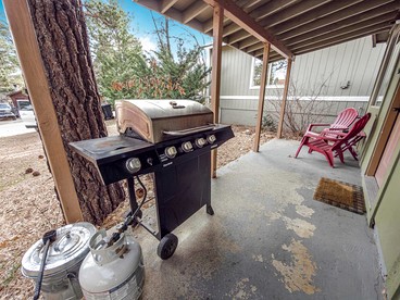 Charming Mountain Cabin with Private Jacuzzi Near Big Bear Lake, California - Big Bear, California - glamping.directory