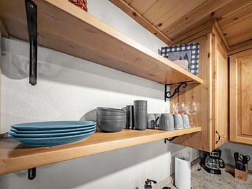 Charming Mountain Cabin with Private Jacuzzi Near Big Bear Lake, California - Big Bear, California - glamping.directory