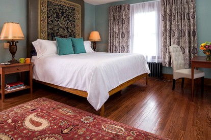 Historic Craftsman Cottage Rental in the Delaware River Valley of New York - Sparrow Bush, New York - glamping.directory