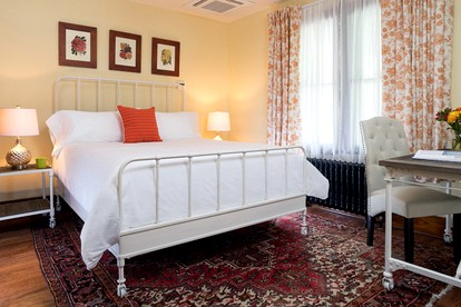 Historic Craftsman Cottage Rental in the Delaware River Valley of New York - Sparrow Bush, New York - glamping.directory