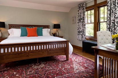 Historic Craftsman Cottage Rental in the Delaware River Valley of New York - Sparrow Bush, New York - glamping.directory