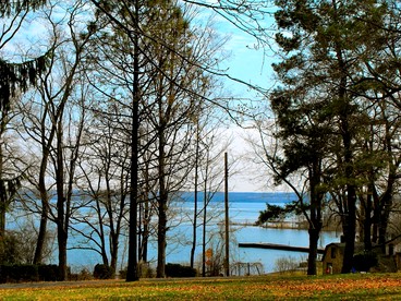 Secluded Cottage Rental on Lovely Lake near Rochester, New York - Dresden, New York - glamping.directory