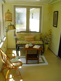 Secluded Cottage Rental on Lovely Lake near Rochester, New York - Dresden, New York - glamping.directory
