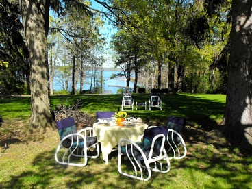 Secluded Cottage Rental on Lovely Lake near Rochester, New York - Dresden, New York - glamping.directory