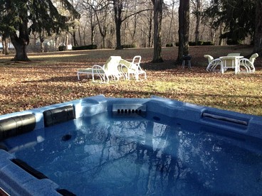 Secluded Cottage Rental on Lovely Lake near Rochester, New York - Dresden, New York - glamping.directory