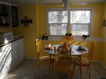 Secluded Cottage Rental on Lovely Lake near Rochester, New York - Dresden, New York - glamping.directory