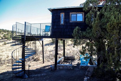 Ashley's TreeHouse Near Lincoln National Forest, Nogal, NM - Nogal, New Mexico - glamping.directory