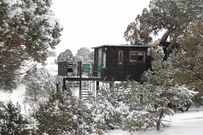 Ashley's TreeHouse Near Lincoln National Forest, Nogal, NM - Nogal, New Mexico - glamping.directory