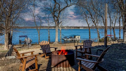 Luxurious Lakefront Home with Private Dock near Wolf Creek Marina, Oklahoma - Grove, Oklahoma - glamping.directory