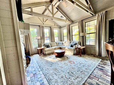 Luxurious Lakefront Home with Private Dock near Wolf Creek Marina, Oklahoma - Grove, Oklahoma - glamping.directory