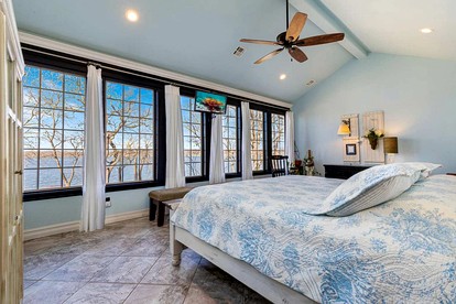 Luxurious Lakefront Home with Private Dock near Wolf Creek Marina, Oklahoma - Grove, Oklahoma - glamping.directory