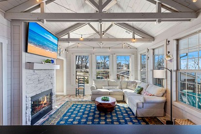 Luxurious Lakefront Home with Private Dock near Wolf Creek Marina, Oklahoma - Grove, Oklahoma - glamping.directory
