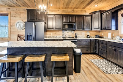 Mountain Elegance: Luxury Cabin with Stunning Views in Sevierville's Premier Location - Sevierville, Tennessee - glamping.directory