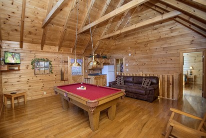 Mountain Cabin with Spa and Pool Table Great for Families in Tennessee - Pigeon Forge, Tennessee - glamping.directory