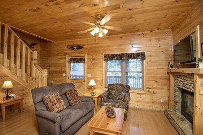 Mountain Cabin with Spa and Pool Table Great for Families in Tennessee - Pigeon Forge, Tennessee - glamping.directory