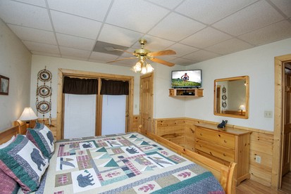 Mountain Cabin with Spa and Pool Table Great for Families in Tennessee - Pigeon Forge, Tennessee - glamping.directory