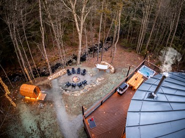 Spectacular Yurt with Breathtaking Outdoor and Indoor Spaces in Vermont - West Dover, Vermont - glamping.directory