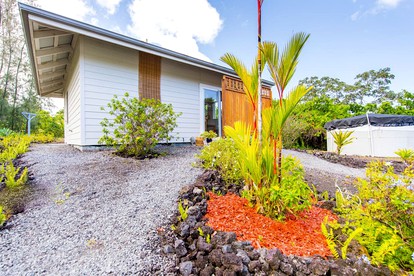 Tropical Cottage Rental near Kehena Beach in Pahoa, Hawaii - Pahoa, Hawaii - glamping.directory