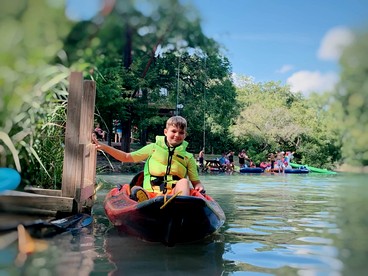 Unforgettable Glamping Vacation - Tranquil Tented Cabin by the Geronimo Creek near Seguin, Texas - Seguin, Texas - glamping.directory