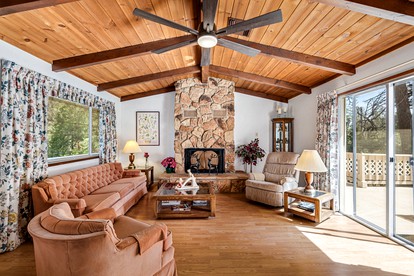 Impressive Villa with Ping Pong Table and Barbecue in Groveland, California - Groveland, California - glamping.directory