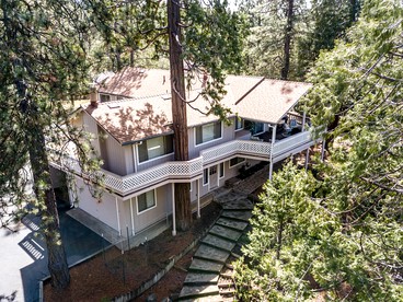 Impressive Villa with Ping Pong Table and Barbecue in Groveland, California - glamping.directory
