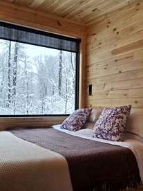 Escape to a Cozy Woodland Tiny Home and a Peaceful Forest Retreat Perfect for Two in Pennsylvania - Quakertown, Pennsylvania - glamping.directory