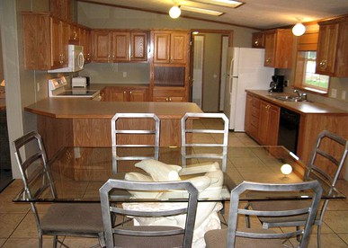 Spacious Vacation Cottage Rental near the Waterfront in Beautiful Put-in-Bay, Ohio - Put-In-Bay, Ohio - glamping.directory
