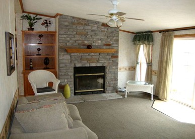 Spacious Vacation Cottage Rental near the Waterfront in Beautiful Put-in-Bay, Ohio - Put-In-Bay, Ohio - glamping.directory
