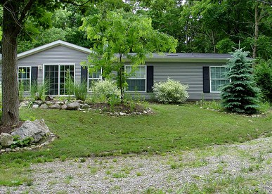 Spacious Vacation Cottage Rental near the Waterfront in Beautiful Put-in-Bay, Ohio - glamping.directory