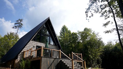 Romantic Escapes in this Stunning A-Frame in North Carolina with Access to a Private Hot Tub and Fire Pit - glamping.directory