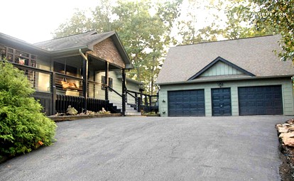 Private Mountain Retreat Cottage in Ellijay, Georgia - Ellijay, Georgia - glamping.directory