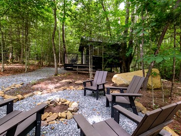 Pisgah Forest Retreat: Cozy Cabin Blending Comfort and Luxury for Glampers, NC - Transylvania County, North Carolina - glamping.directory