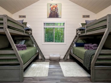 Pisgah Forest Retreat: Cozy Cabin Blending Comfort and Luxury for Glampers, NC - Transylvania County, North Carolina - glamping.directory