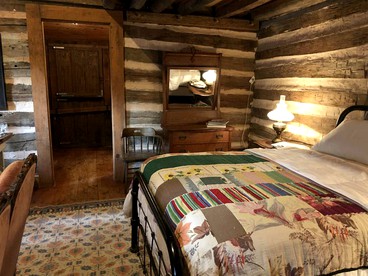 Log Cabin Rental on a Farm in Historic Washington State Park, Arkansas - Washington, Arkansas - glamping.directory