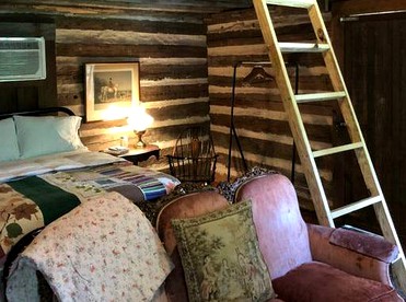 Log Cabin Rental on a Farm in Historic Washington State Park, Arkansas - Washington, Arkansas - glamping.directory