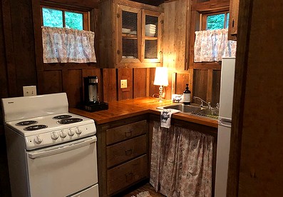 Log Cabin Rental on a Farm in Historic Washington State Park, Arkansas - Washington, Arkansas - glamping.directory