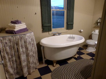 Cozy Cottage on a Working Farm near Fayetteville, Tennessee - Mulberry, Tennessee - glamping.directory