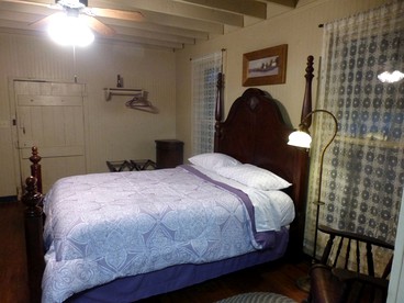 Cozy Cottage on a Working Farm near Fayetteville, Tennessee - Mulberry, Tennessee - glamping.directory