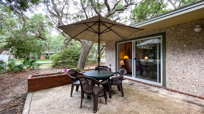 Beachfront Pet-Friendly Cottage with Pool Amazing for Water Sports in Jekyll Island, Georgia - Jekyll Island, Georgia - glamping.directory
