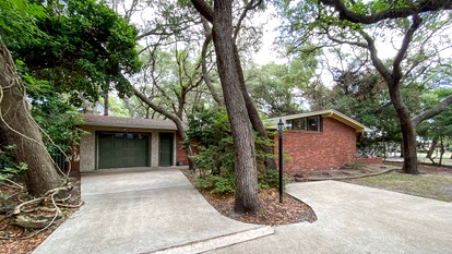 Beachfront Pet-Friendly Cottage with Pool Amazing for Water Sports in Jekyll Island, Georgia - glamping.directory