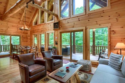 Dreamy Log Cabin near Hocking Hills for a Relaxing Getaway in Ohio - Logan, Ohio - glamping.directory