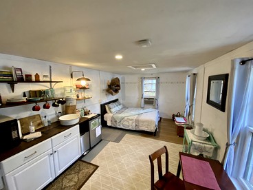 "Lovely Tiny House Rental for a Romantic Getaway in Shepherdstown, West Virginia - Shepherdstown, West Virginia - glamping.directory