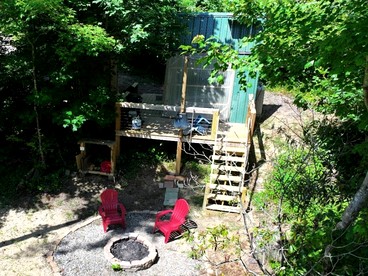 Cool A-Frame on Creek in Purlear, North Carolina - Purlear, North Carolina - glamping.directory
