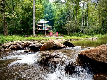 Cool A-Frame on Creek in Purlear, North Carolina - Purlear, North Carolina - glamping.directory