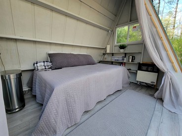 Cool A-Frame on Creek in Purlear, North Carolina - Purlear, North Carolina - glamping.directory