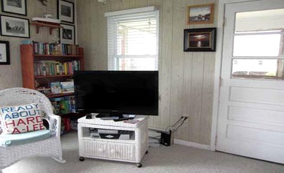 Charming Getaway Rental Close to Teach's Lair Marina in Hatteras, North Carolina - Hatteras, North Carolina - glamping.directory